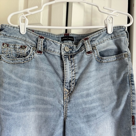 True Religion, Jennie Curvy Mid Rise Skinny Jean, size 34 jeans. Gently used. - Picture 4 of 6